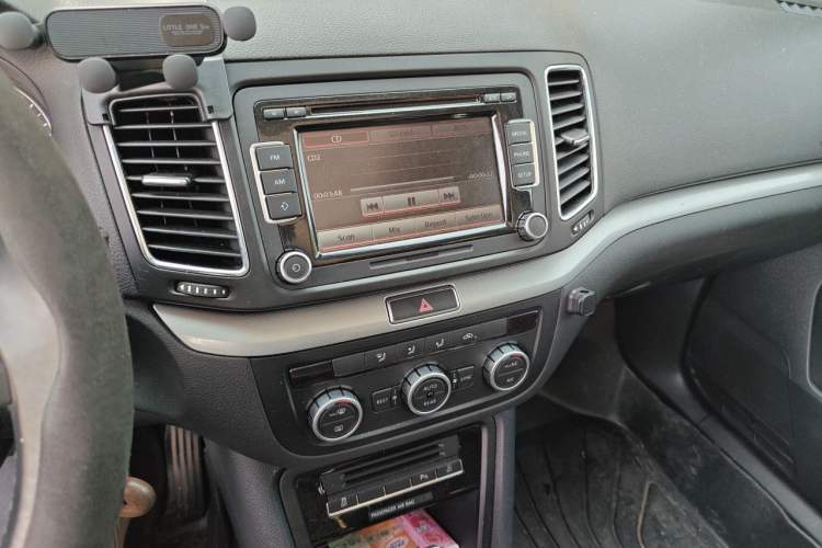 Used Volkswagen Sharan 2012 2.0 TSI Standard Version Euro IV Audio And AC Panel