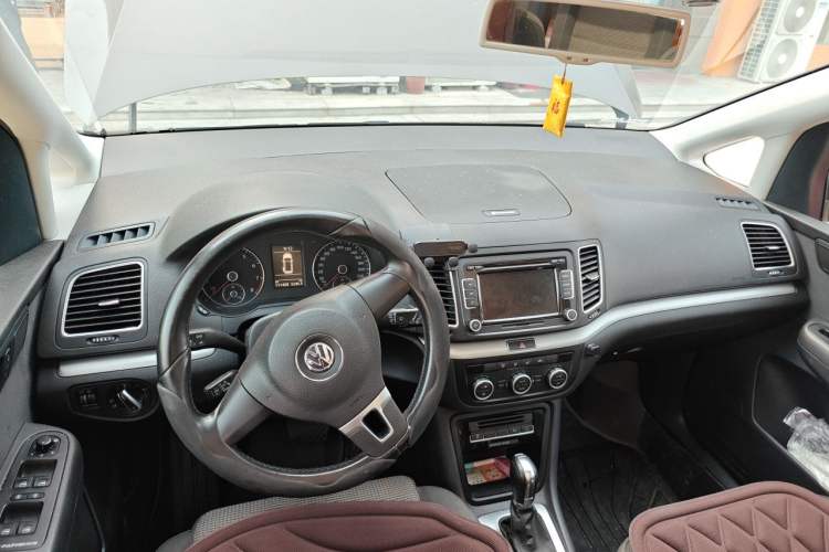 Used Volkswagen Sharan 2012 2.0 TSI Standard Version Euro IV Center Console
