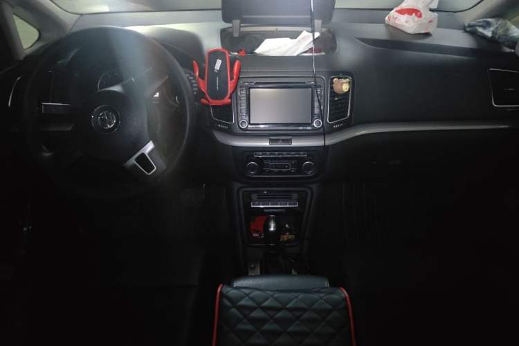 Used Volkswagen Sharan 2012 2.0 TSI Standard Version Euro IV Center Console
