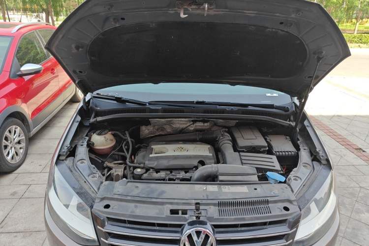 Used Volkswagen Sharan 2012 2.0 TSI Standard Version Euro IV Engine Bay