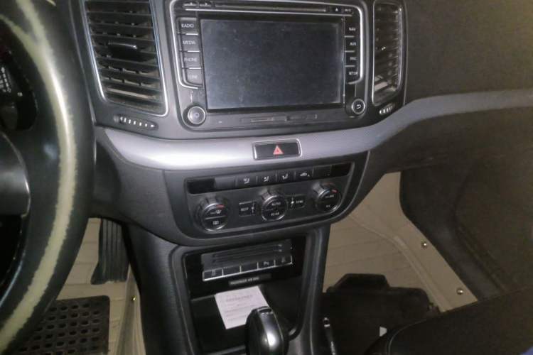 Used Volkswagen Sharan 2013 1.8TSI Standard Model Euro IV Audio And AC Panel