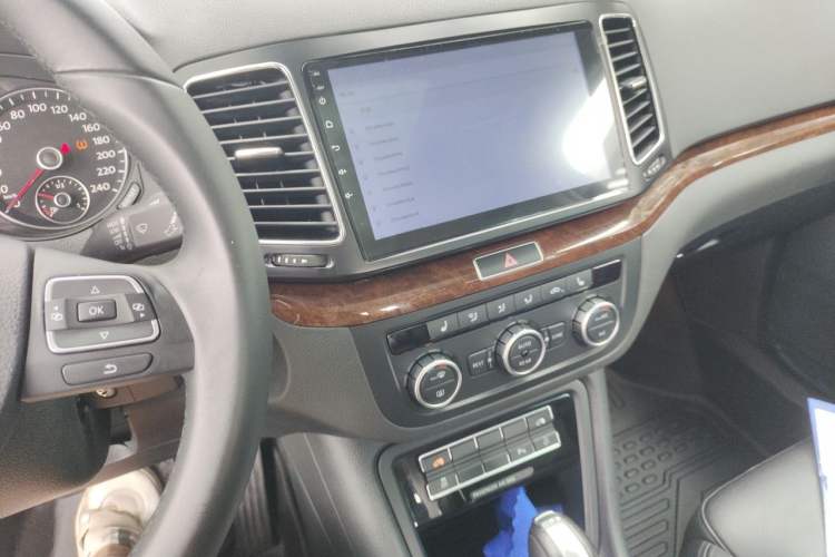 Used Volkswagen Sharan 2013 2.0 TSI Standard Model Audio And AC Panel