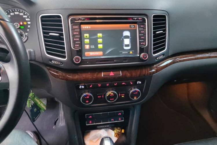 Used Volkswagen Sharan 2013 1.8TSI Comfort Model Euro IV Audio And AC Panel