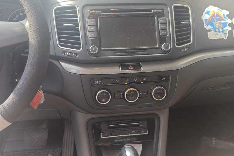 Used Volkswagen Sharan 2013 1.8TSI Standard Model Audio And AC Panel