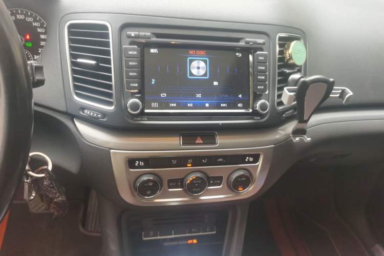 Used Volkswagen Sharan 2013 1.8TSI Standard Model Audio And AC Panel