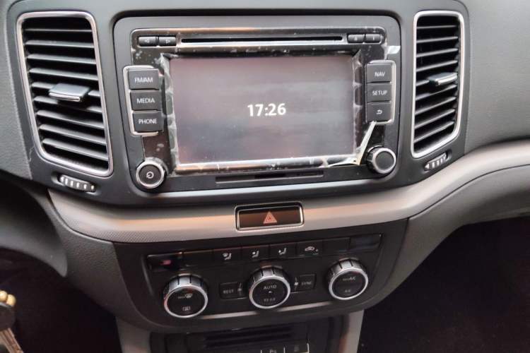 Used Volkswagen Sharan 2013 2.0 TSI Standard Model Audio And AC Panel