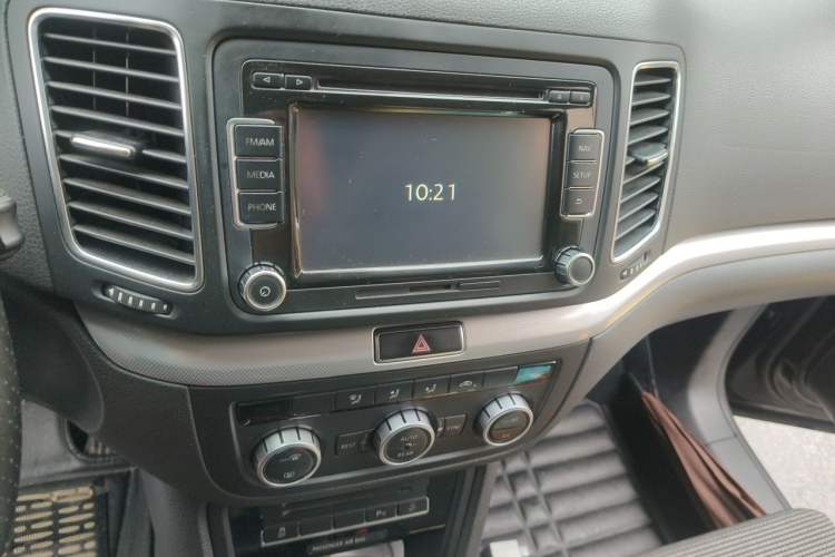 Used Volkswagen Sharan 2013 2.0 TSI Standard Model Audio And AC Panel