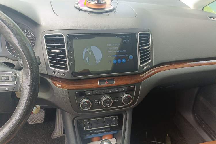 Used Volkswagen Sharan 2013 1.8TSI Comfort Model Audio And AC Panel