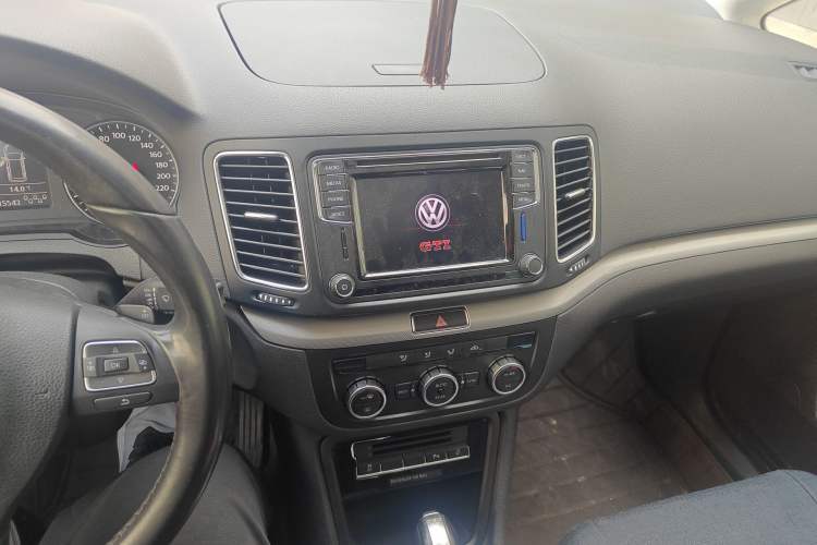 Used Volkswagen Sharan 2013 2.0 TSI Standard Model Audio And AC Panel