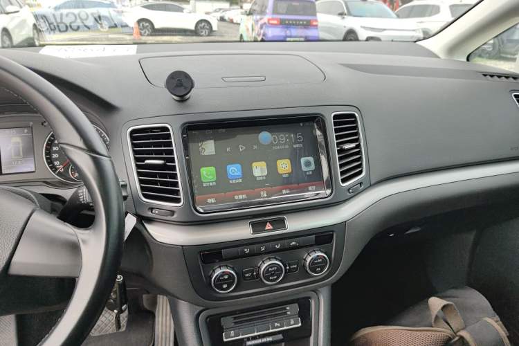 Used Volkswagen Sharan 2013 1.8TSI Standard Model Audio And AC Panel