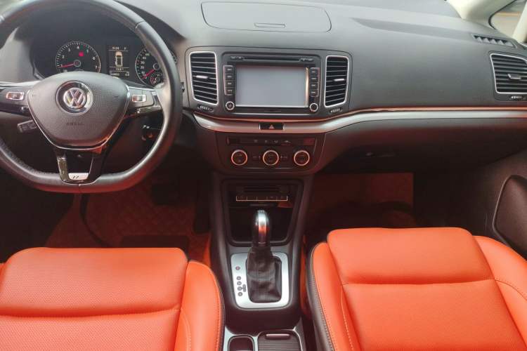 Used Volkswagen Sharan 2013 1.8TSI Standard Model Audio And AC Panel