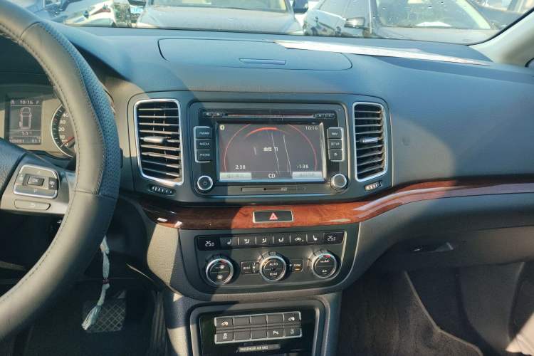 Used Volkswagen Sharan 2013 1.8TSI Comfort Model Audio And AC Panel