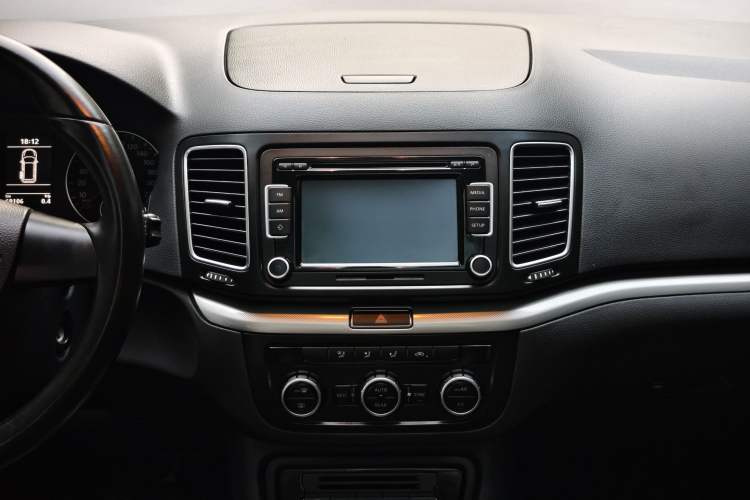 Used Volkswagen Sharan 2013 1.8TSI Standard Model Audio And AC Panel