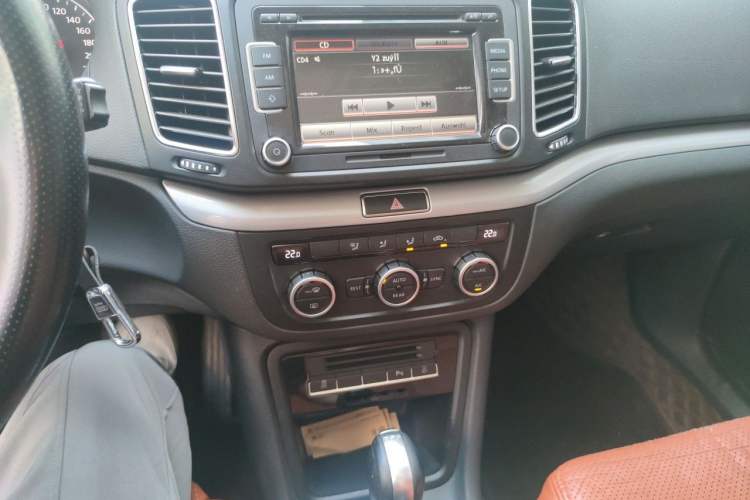 Used Volkswagen Sharan 2013 1.8TSI Standard Model Euro IV Audio And AC Panel