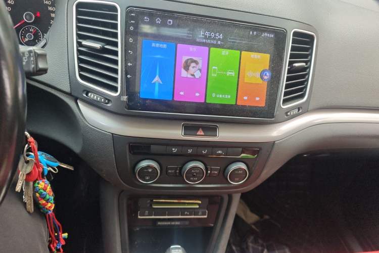 Used Volkswagen Sharan 2013 1.8TSI Standard Model Audio And AC Panel