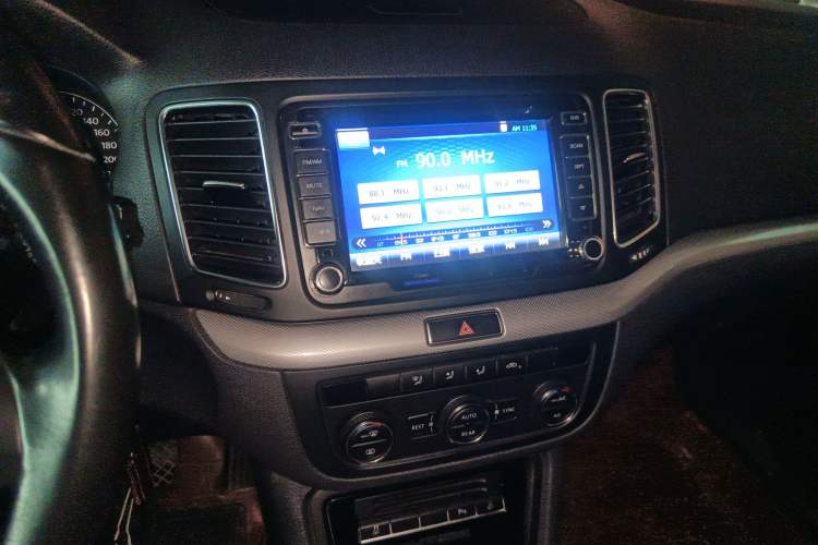 Used Volkswagen Sharan 2013 1.8TSI Standard Model Euro IV Audio And AC Panel