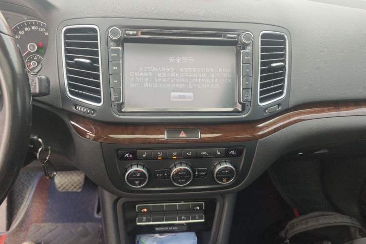 Used Volkswagen Sharan 2013 1.8TSI Comfort Model Euro IV Audio And AC Panel