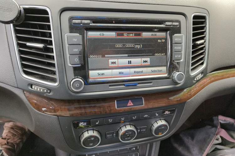 Used Volkswagen Sharan 2013 1.8TSI Comfort Model Euro IV Audio And AC Panel