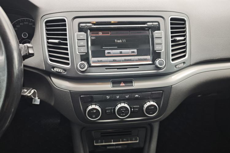 Used Volkswagen Sharan 2013 1.8TSI Standard Model Euro IV Audio And AC Panel