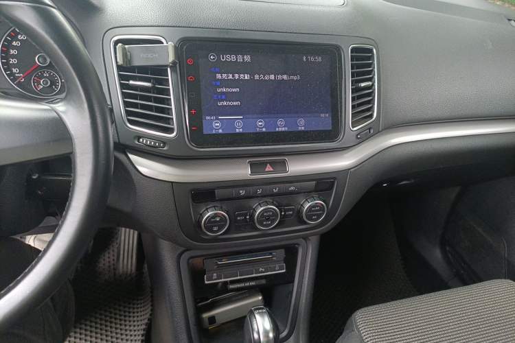 Used Volkswagen Sharan 2013 1.8TSI Standard Model Euro IV Audio And AC Panel