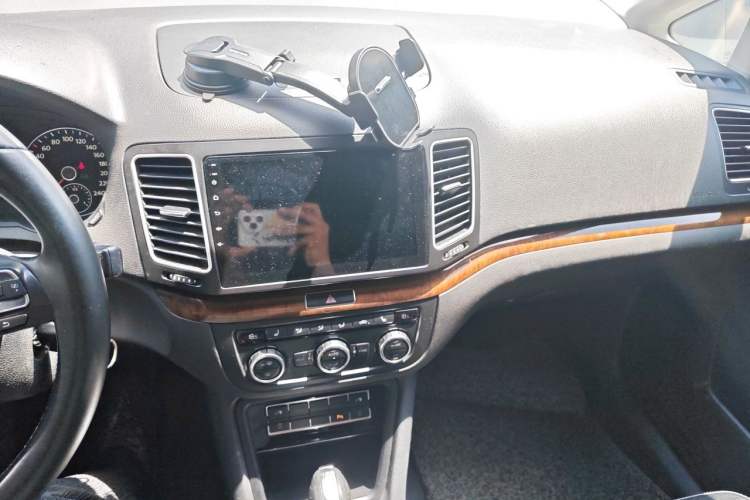 Used Volkswagen Sharan 2013 1.8TSI Comfort Model Euro IV Audio And AC Panel