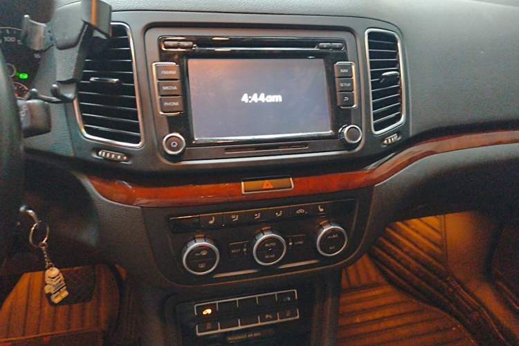 Used Volkswagen Sharan 2013 2.0 TSI Comfort Model Audio And AC Panel