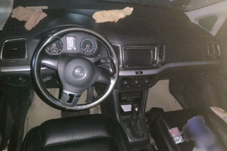 Used Volkswagen Sharan 2013 1.8TSI Standard Model Euro IV Center Console