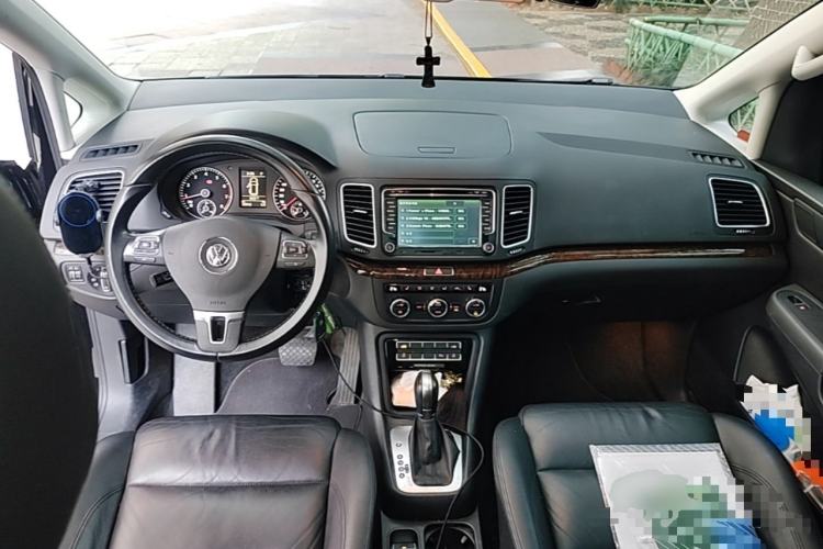 Used Volkswagen Sharan 2013 1.8TSI Comfort Model Euro IV Center Console