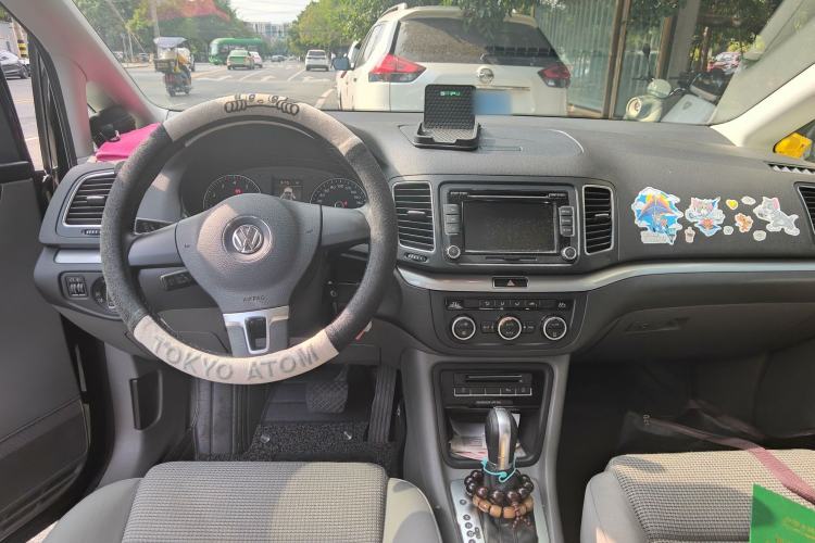 Used Volkswagen Sharan 2013 1.8TSI Standard Model Center Console