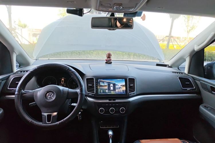 Used Volkswagen Sharan 2013 1.8TSI Standard Model Center Console