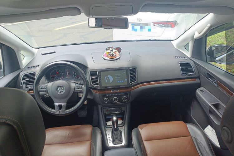 Used Volkswagen Sharan 2013 1.8TSI Comfort Model Center Console