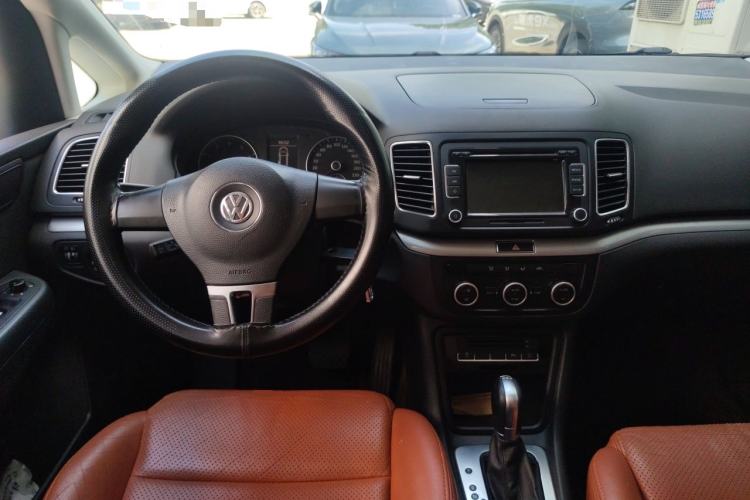 Used Volkswagen Sharan 2013 1.8TSI Standard Model Euro IV Center Console