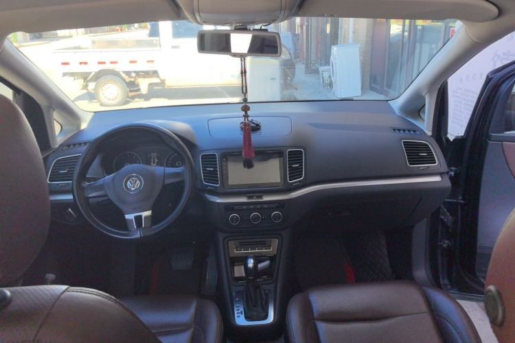 Used Volkswagen Sharan 2013 1.8TSI Standard Model Euro IV Center Console