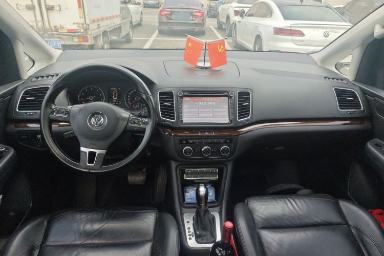 Used Volkswagen Sharan 2013 1.8TSI Comfort Model Euro IV Center Console