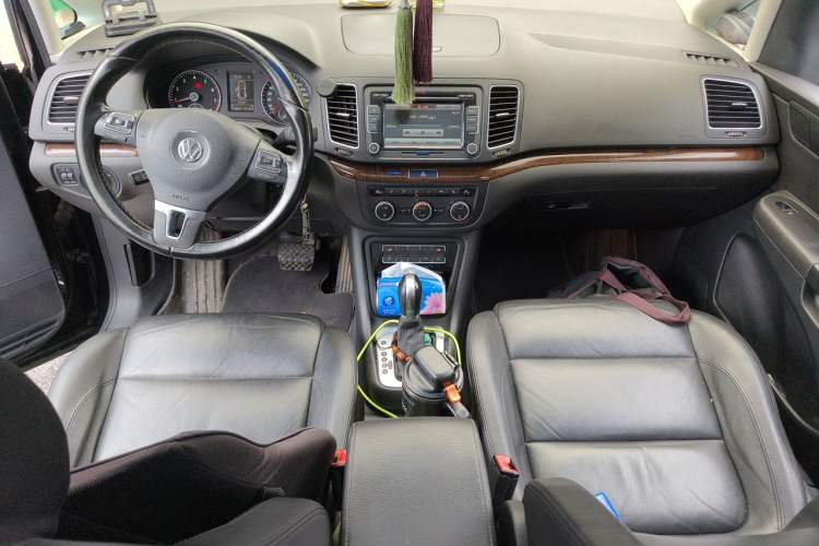 Used Volkswagen Sharan 2013 1.8TSI Comfort Model Euro IV Center Console