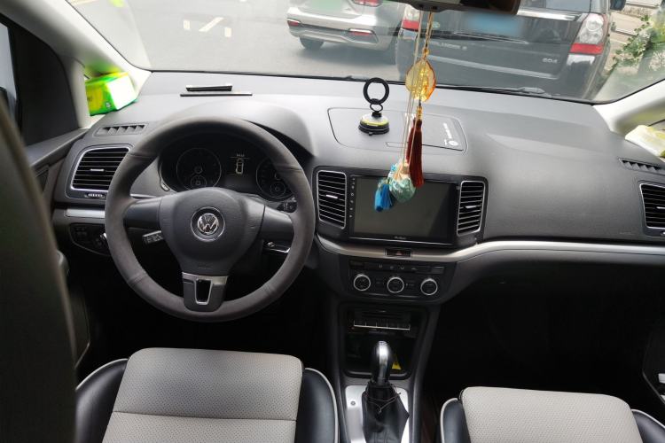 Used Volkswagen Sharan 2013 1.8TSI Standard Model Euro IV Center Console