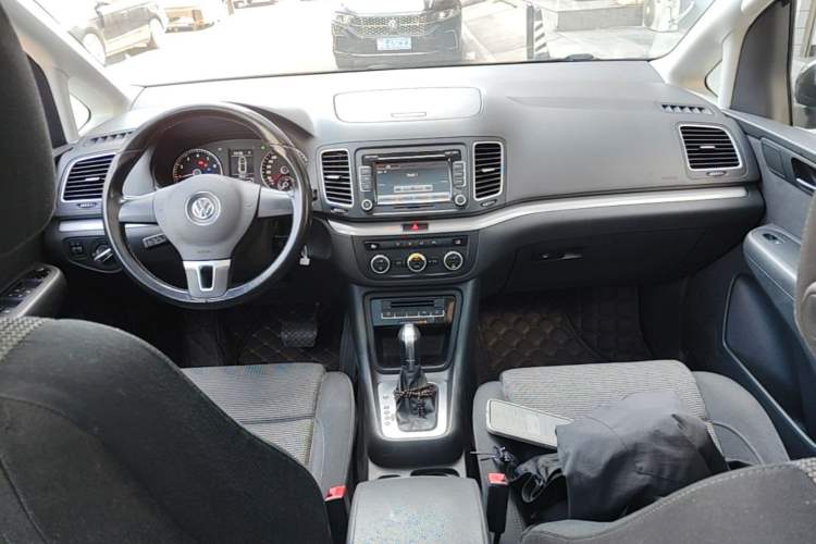 Used Volkswagen Sharan 2013 1.8TSI Standard Model Euro IV Center Console
