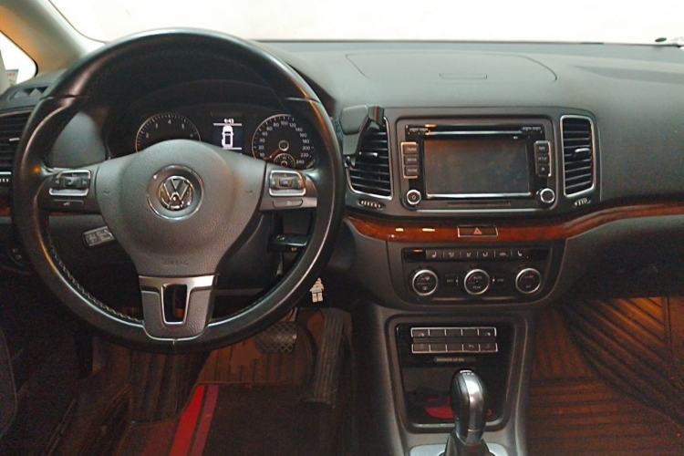 Used Volkswagen Sharan 2013 2.0 TSI Comfort Model Center Console