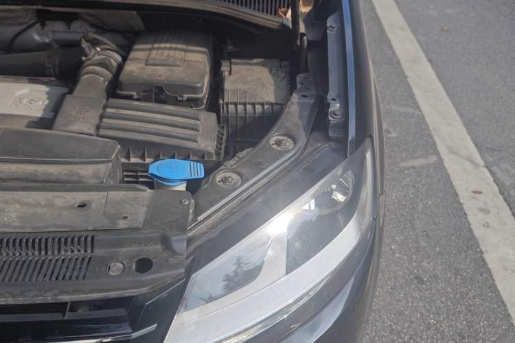 Used Volkswagen Sharan 2013 1.8TSI Standard Model Engine Bay Left