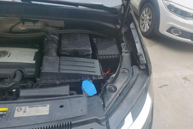Used Volkswagen Sharan 2013 1.8TSI Standard Model Engine Bay Left