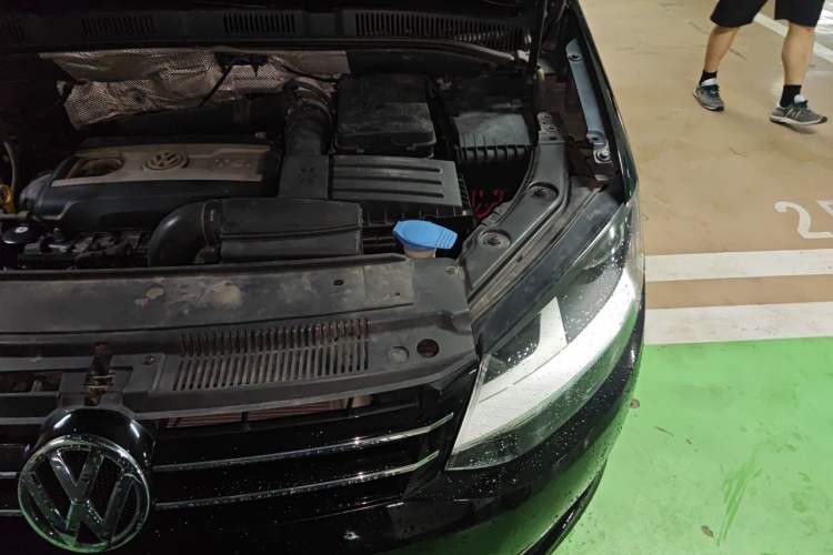 Used Volkswagen Sharan 2013 2.0 TSI Standard Model Engine Bay Left