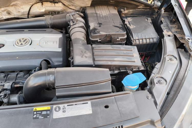 Used Volkswagen Sharan 2013 2.0 TSI Comfort Model Engine Bay Left