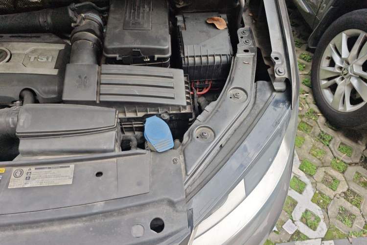 Used Volkswagen Sharan 2013 1.8TSI Standard Model Engine Bay Left