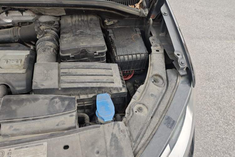 Used Volkswagen Sharan 2013 1.8TSI Comfort Model Euro IV Engine Bay Left