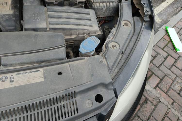 Used Volkswagen Sharan 2013 1.8TSI Comfort Model Euro IV Engine Bay Left