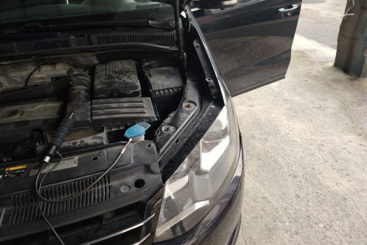 Used Volkswagen Sharan 2013 2.0 TSI Comfort Model Engine Bay Left