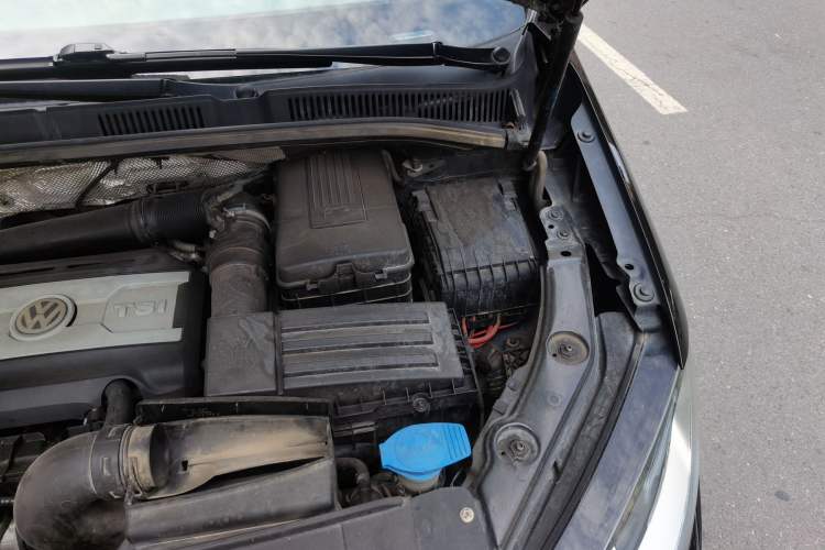 Used Volkswagen Sharan 2013 1.8TSI Standard Model Euro IV Engine Bay Left