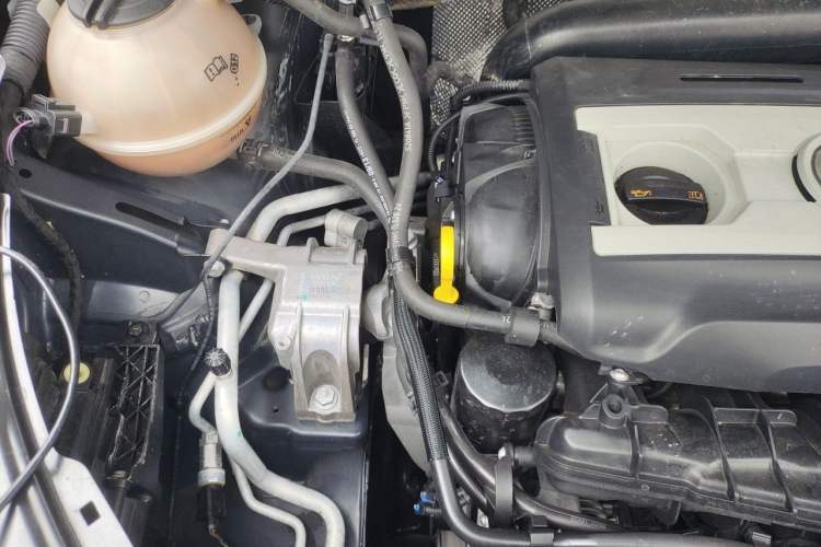 Used Volkswagen Sharan 2013 2.0 TSI Standard Model Engine Bay Right