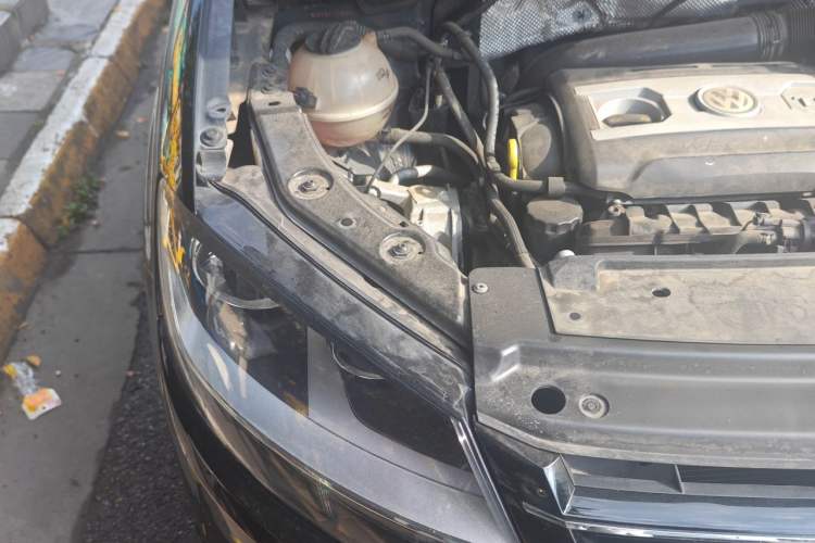 Used Volkswagen Sharan 2013 1.8TSI Standard Model Engine Bay Right