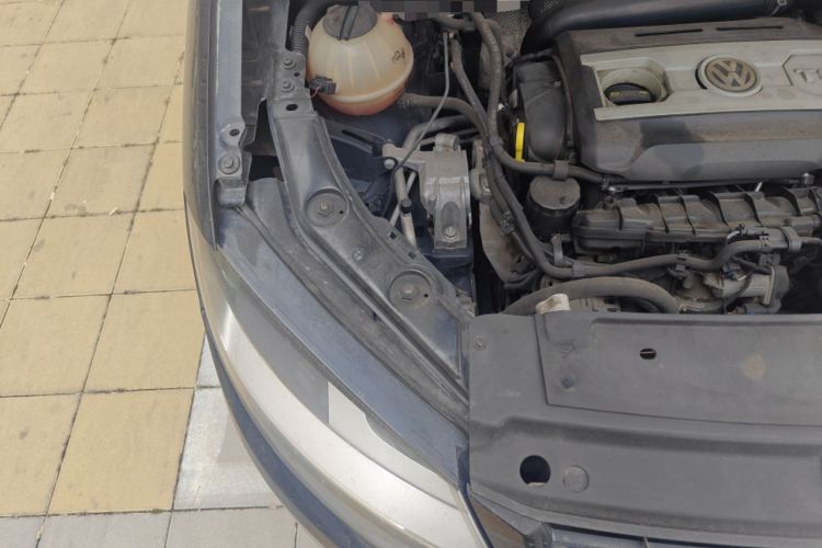 Used Volkswagen Sharan 2013 2.0 TSI Standard Model Engine Bay Right